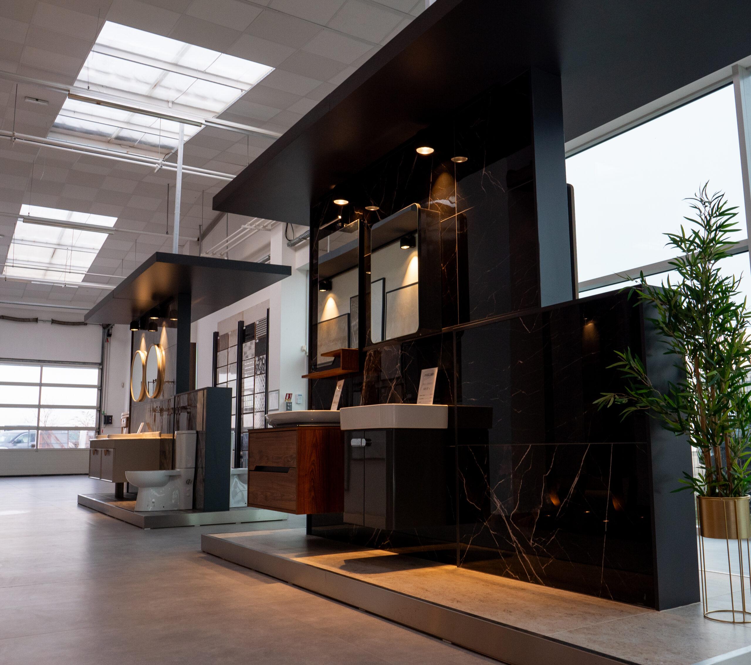 Photo Showroom exposition meubles salle de bain suspendue